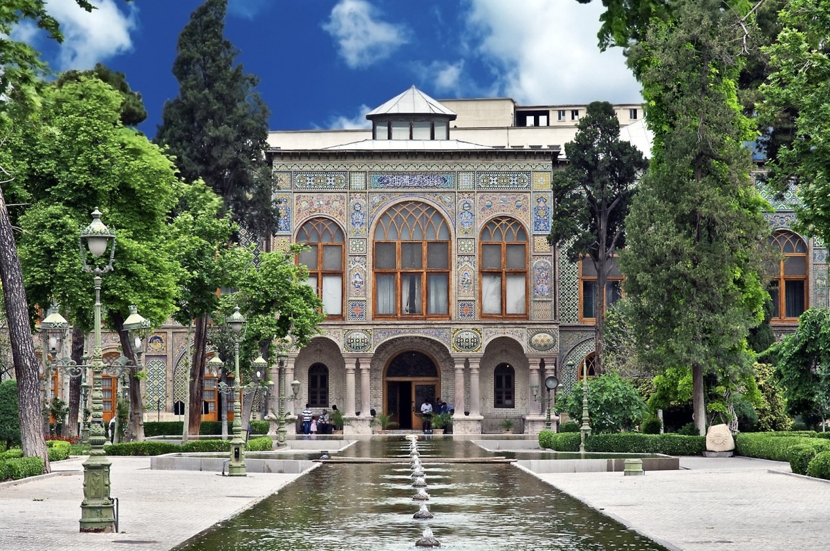 کاخ گستان- ایرانگردی و جهانگردی