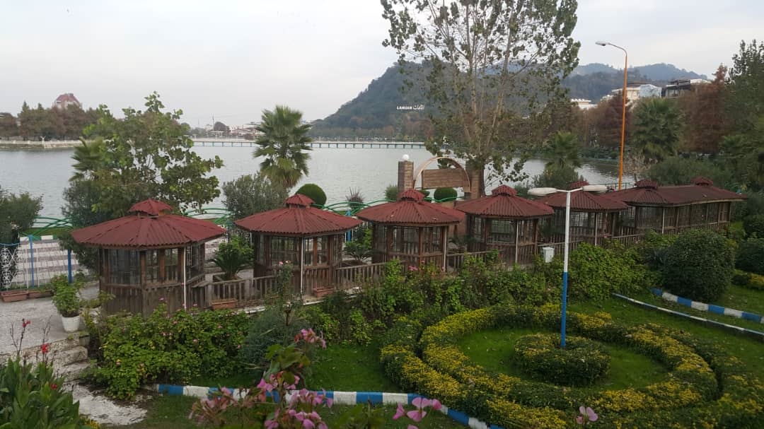 برون سپاری و اجاره الاچیق های کنار استخر واقع در هتل جهانگردی لاهیجان